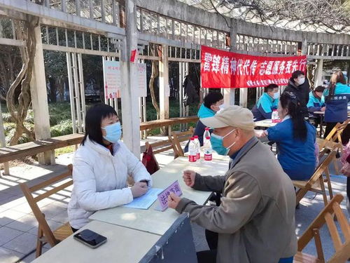 法律咨詢進社區(qū)，便民理發(fā)測血壓，寶山學雷鋒活動多點開花暖人心